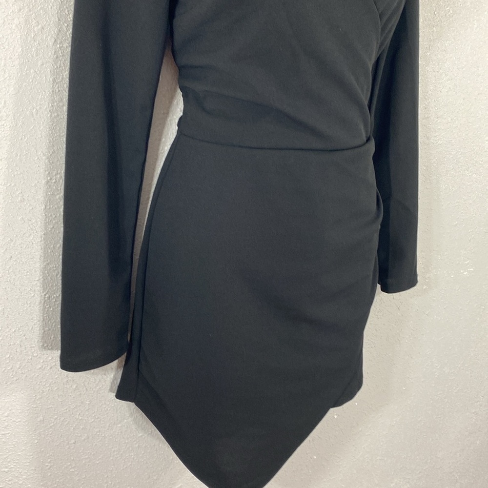 Lulu’s Babe Heaven Black Long Sleeve Asymmetrical Romper Medium M S22 - Picture 7 of 14